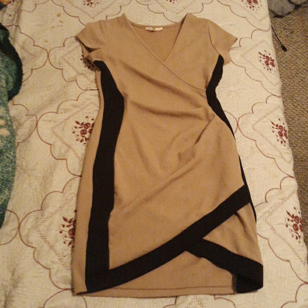 A pretty dess only worn twice, great condition.
